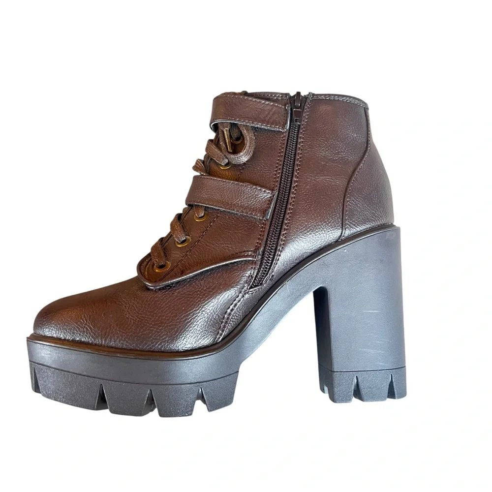 Bamboo Brown Platform Lug Sole Lace Up Ankle Boots Size 9